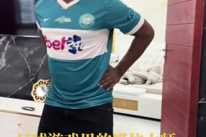 只有玩过足球游戏的才知道这小哥模仿有多牛