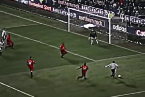 太优雅了！纽卡名宿罗伯特经典的杂耍式射门！