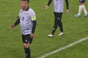 内马尔为了帮桑托斯保级，不顾医疗团队建议仍带伤出战！