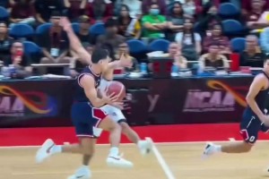 懂球的吧友看看，这球是不是走步了？