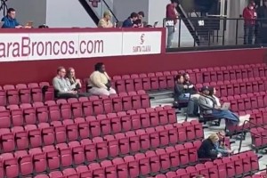 天差地别！马刺上赛季更衣室庆祝保罗里程碑，保罗动情哽咽！