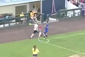 高准翼：我准备“退役”了！中八搞笑赛，球不一定进，姿势一定帅