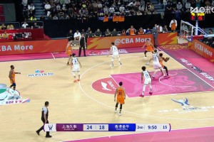 这也太壮了大白边强硬怼开对方外援！上演奥尼尔式霸气重扣！