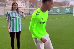 女网红：对不起巴萨，安东尼会让你见识什么叫真正的足球