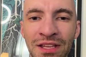 徐静雨激情解说：詹姆斯依旧传奇发挥，连对手球员都致以敬意！