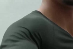 萨拉赫真队内大佬风范，之前早餐时间每个队友都要上前打招呼示意