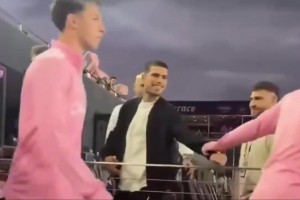 顶级球感！一起来欣赏莱奥赛前的热身环节！