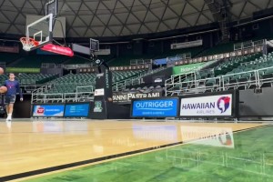 帕蒂·米尔斯三分手感太顺了，出手快、弧度稳