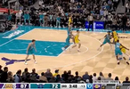 东契奇罕见扣篮引爆全场，湖人战黄蜂现高光时刻