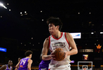 开拓者队记详解杨瀚森处境：先融入文化而非篮球他与科沃德差距不大