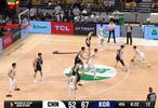 苦苦支撑！廖三宁持球单打转身突破强硬打板上篮命中！