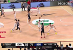这球打得太软了，进攻能力有限，篮下怎么也打不进