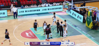 火药味！曾繁日和克罗斯发生摩擦双双被吹技术犯规